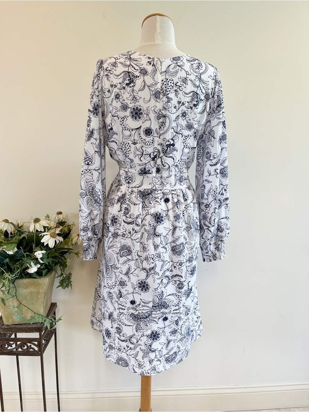 Talbots Smocked Blue and White Flowy Stencil Floral Dress Size 14 - Picture 6 of 14